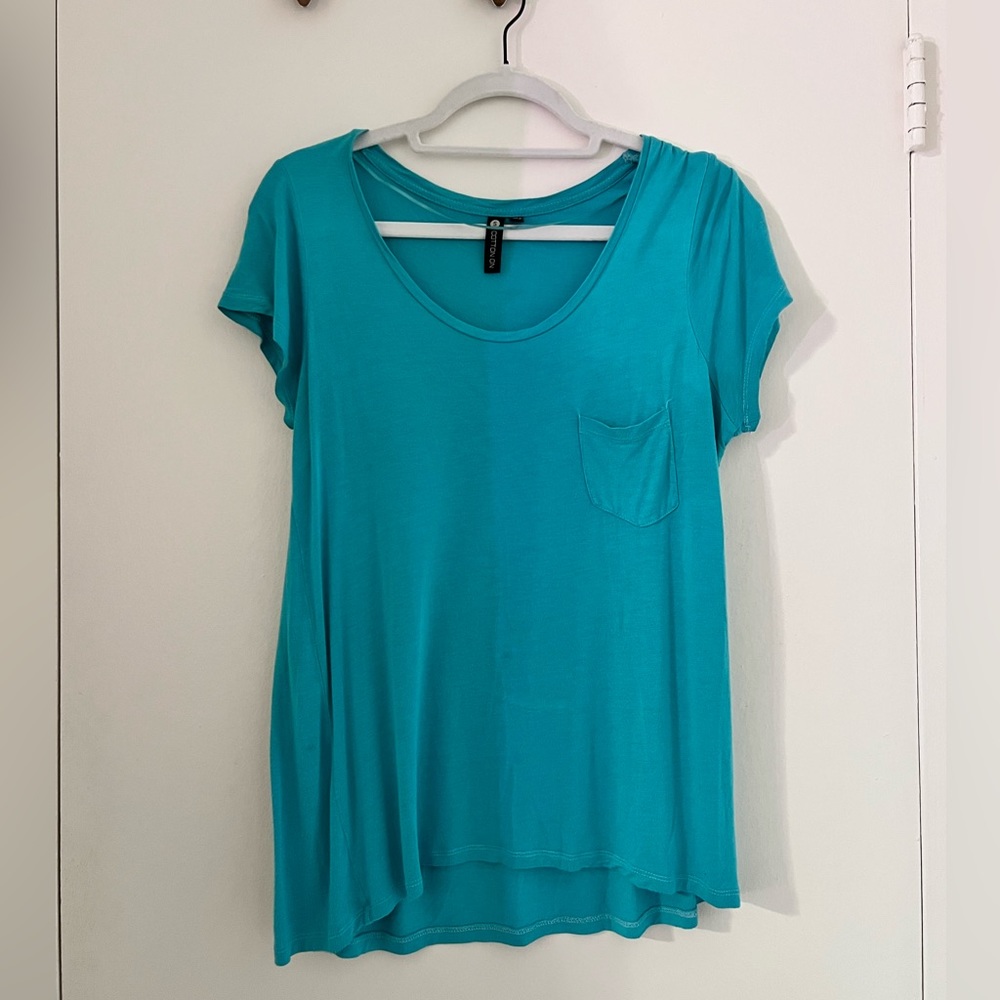 Plain, blue t-shirt with pocket